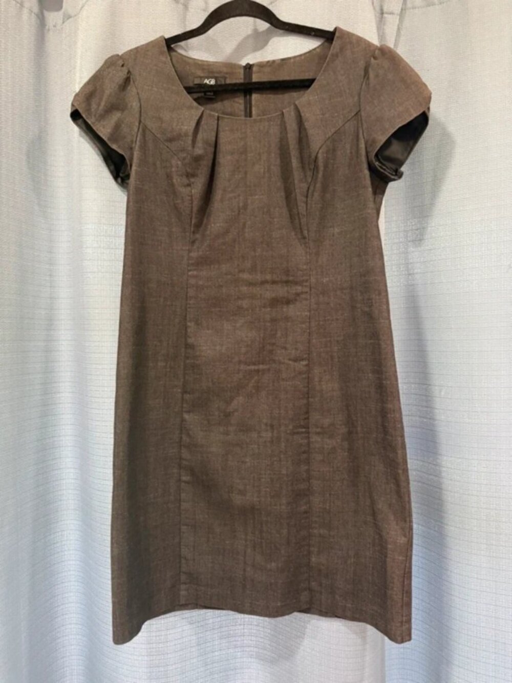 Women’s 10 AGB dark grey short sleeve zip up dress. Missing waist tie belt 3 fee